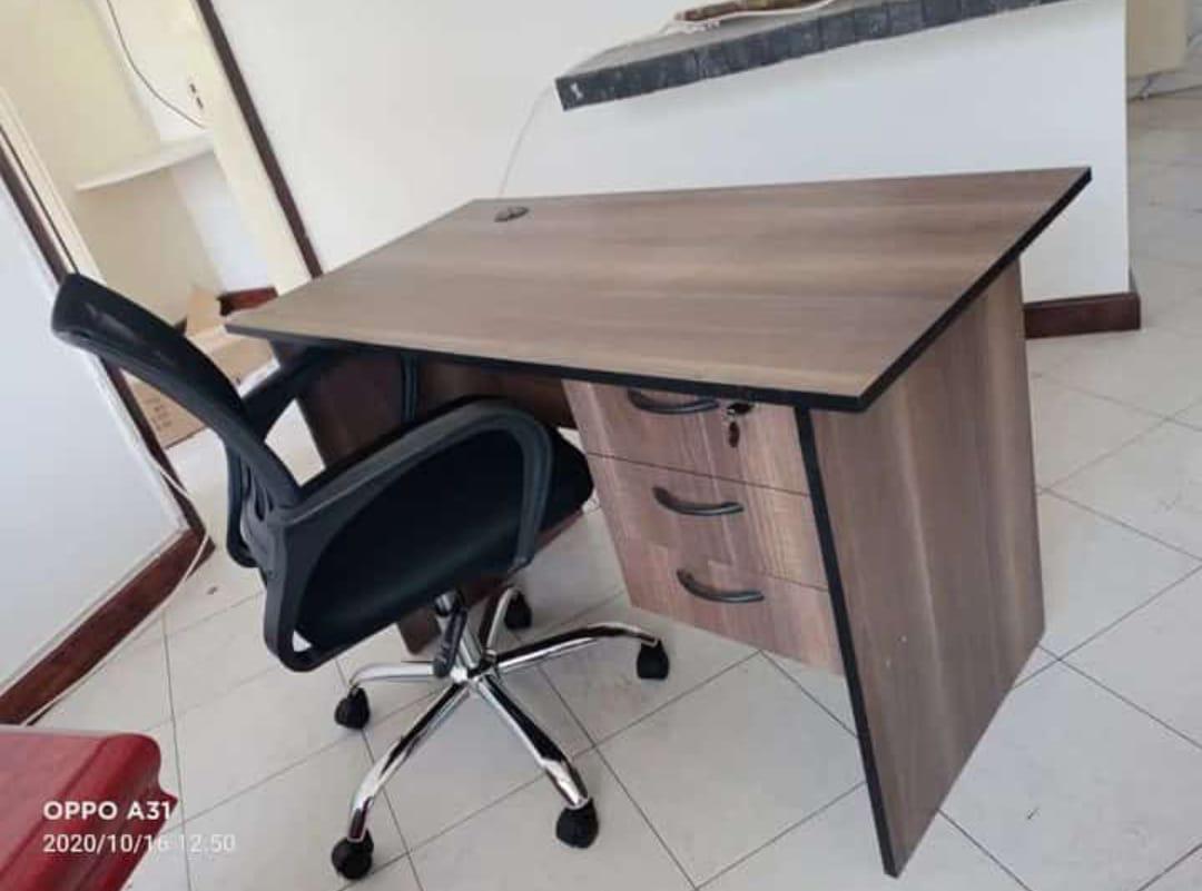 1m Office Desk and Chair Combo